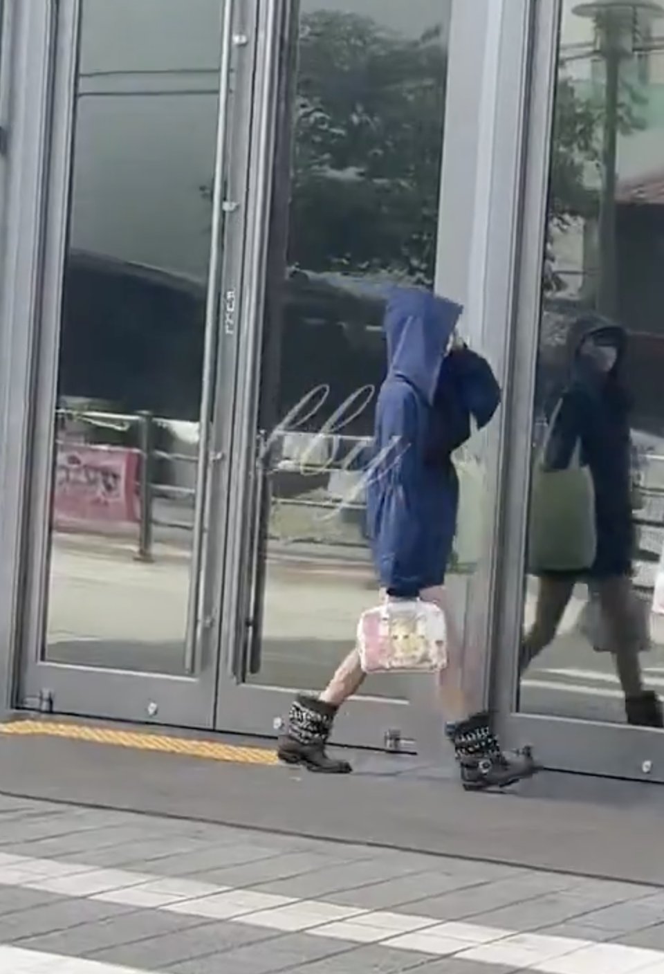 아일릿 모카 착용 룩