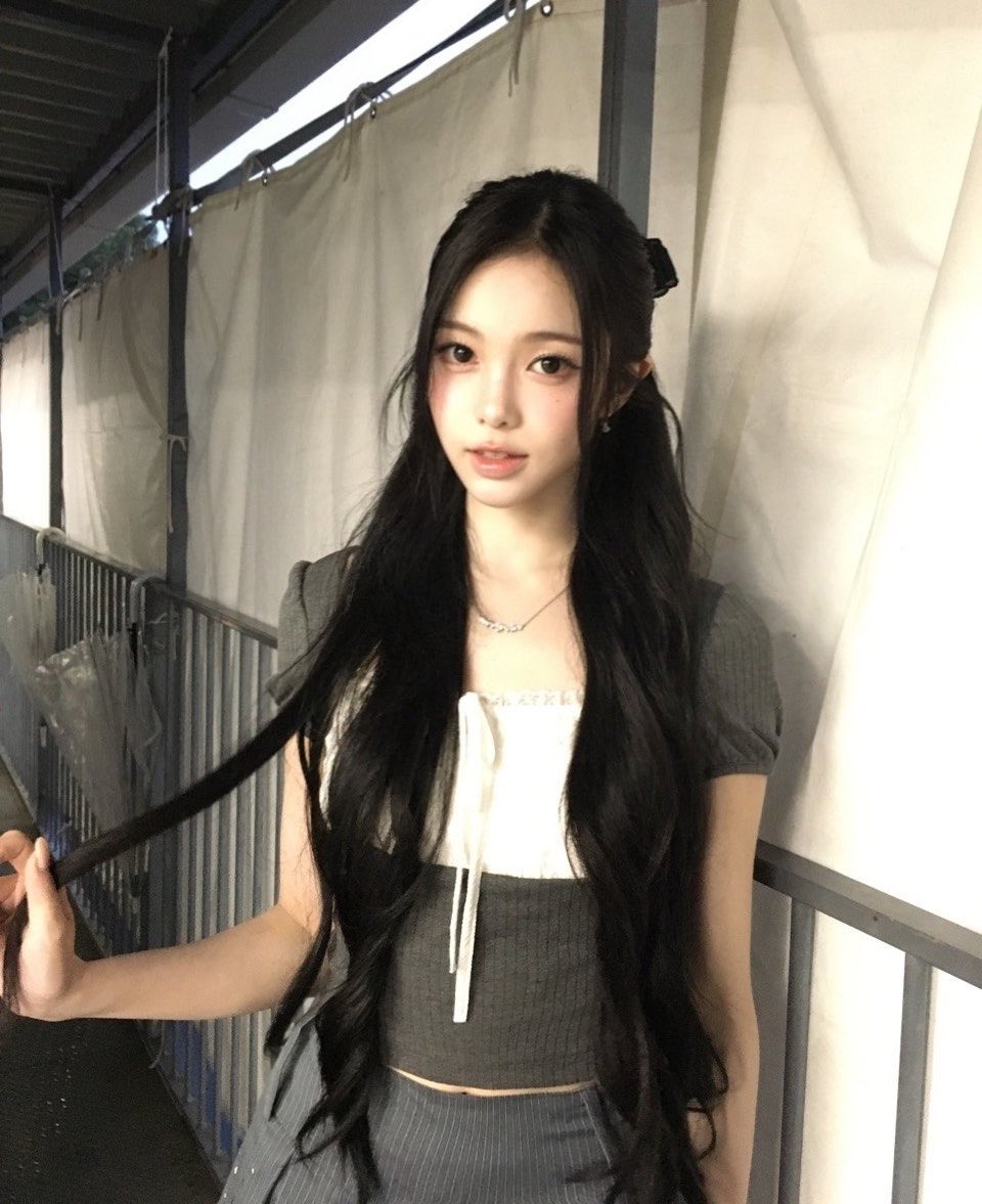하츠투하츠 이안 착용 룩
