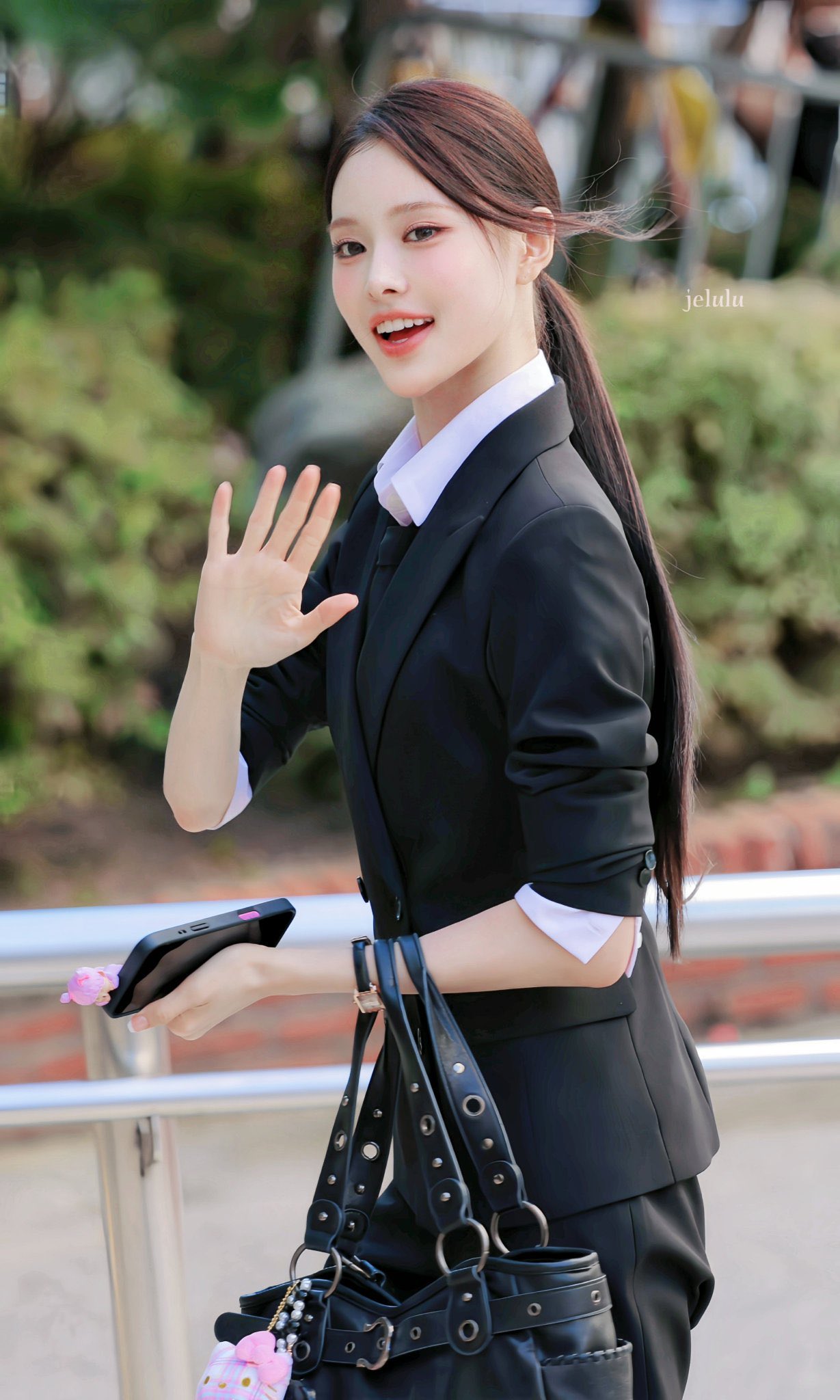 이즈나 방지민 착용 룩